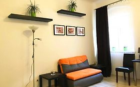Leo Apartment
